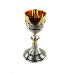 Cálice Prateado com Pormenores Dourados