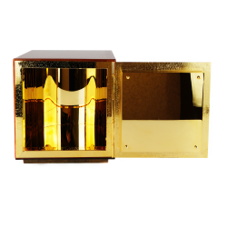 Sacrário em Madeira com Porta Trabalhada