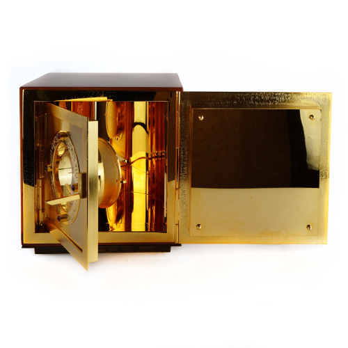 Sacrário em Madeira com Porta Trabalhada em Dourado com Custódia/Ostensório Incorporado Sacrário em Madeira com Porta Trabalhada em Dourado com Custódia/Ostensório Incorporado