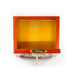 Sacrário em Madeira com Desenho em Relevo